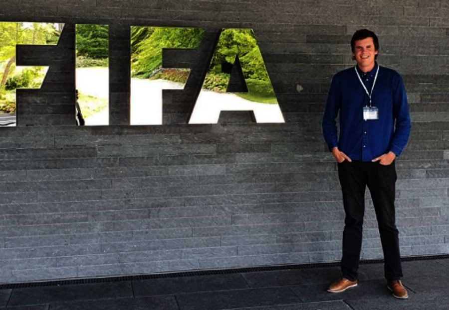 Gustav Salvestrini en la sede de la FIFA