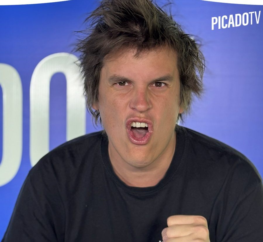 Gustav Salvestrini gritando al aire en el estudio de Picado TV